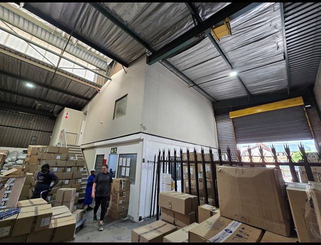 428M² WAREHOUSE TO LET IN MEADOWDALE